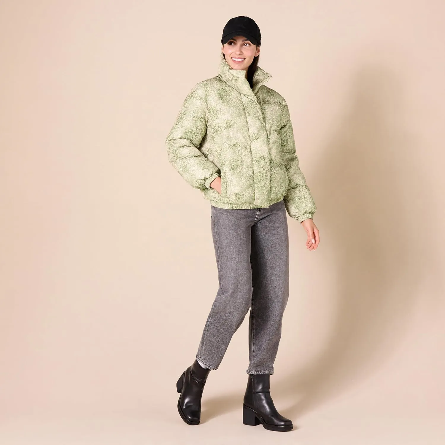 Amazon Essentials Women's Relaxed-Fit Mock-Neck Short Puffer Jacket (Available in Plus Size) (Previously Daily Ritual)