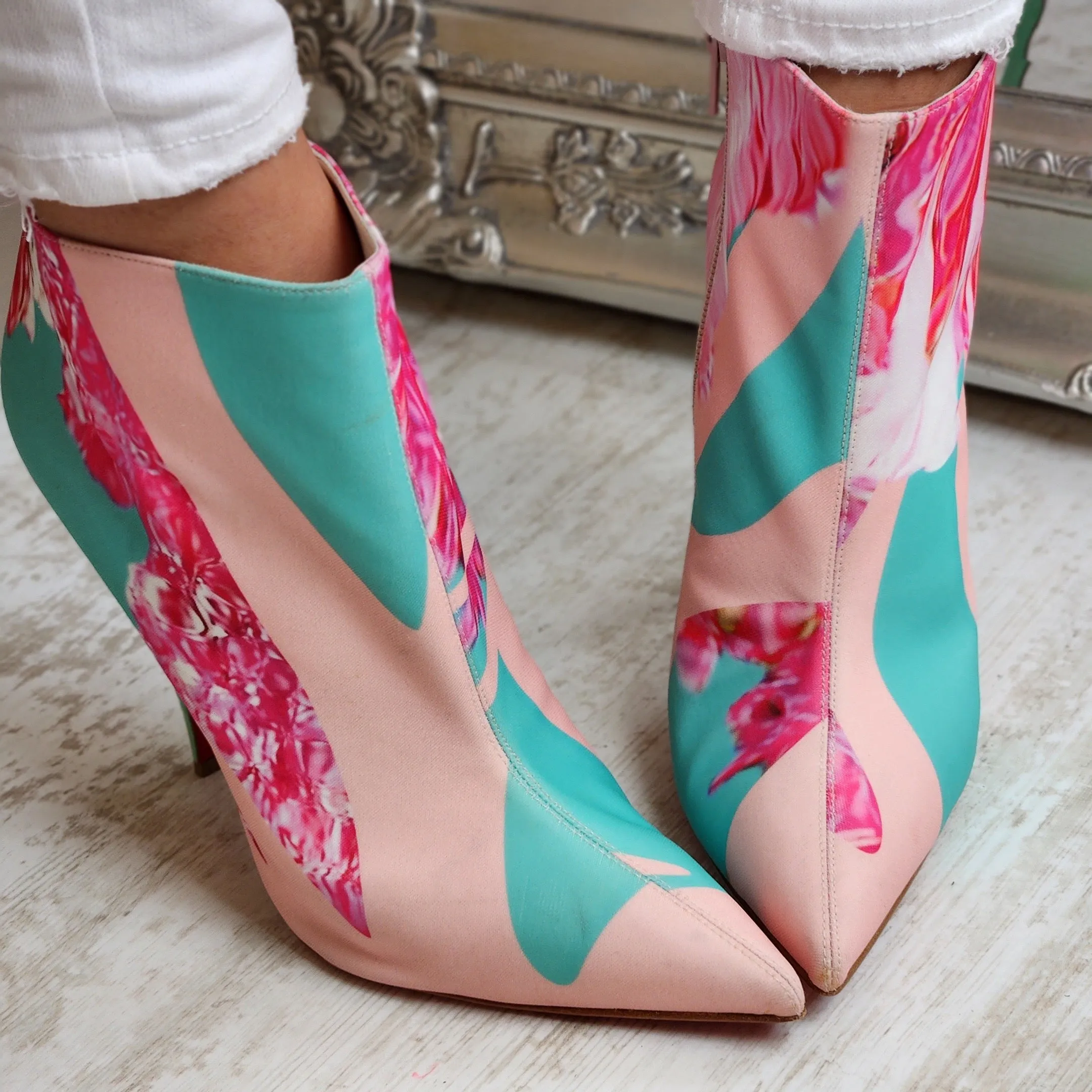 CHRISTIAN LOUBOUTIN SO KATE WAWY HEEL BOOTS EU 40/ UK 7