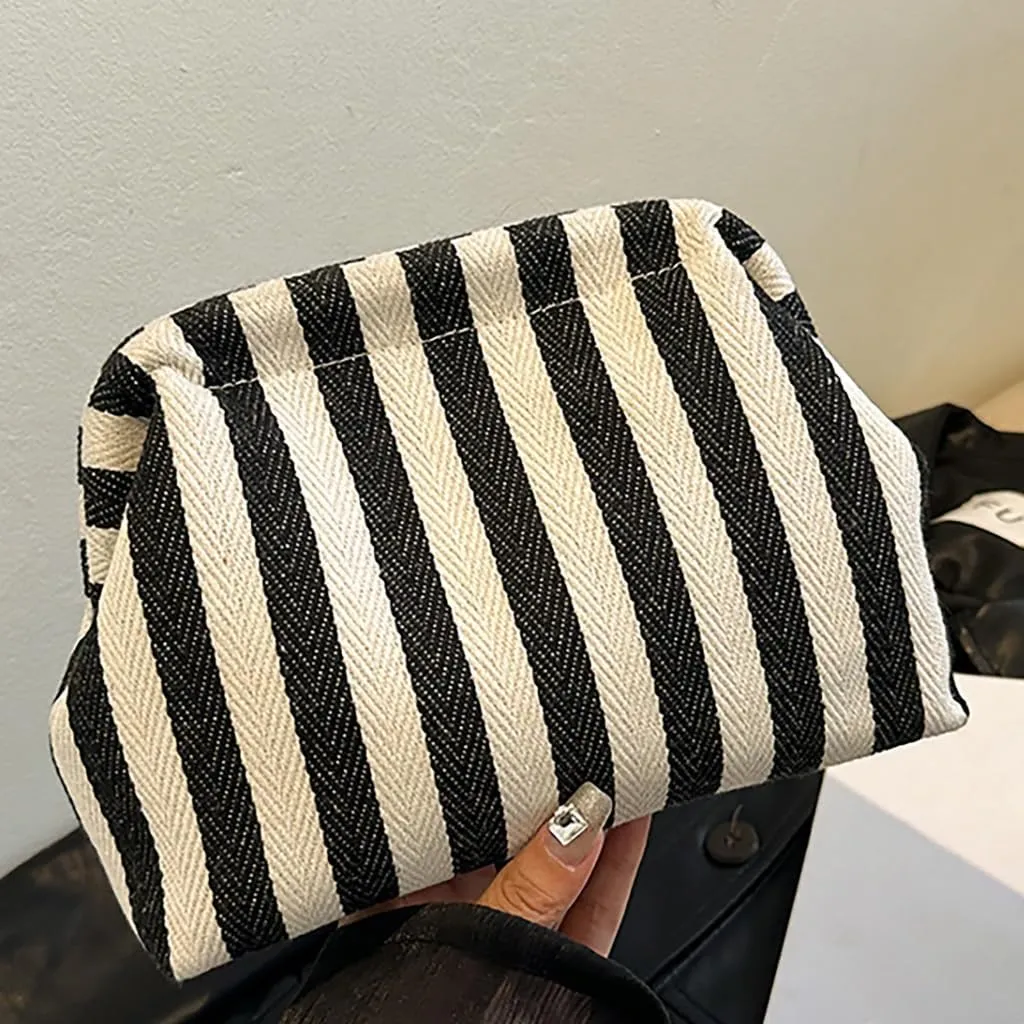 Compact and Stylish Crochet Handbag for Women Knitted Dumpling Clutch Purse Fashionable Makeup Bag Cosmetic Pouches