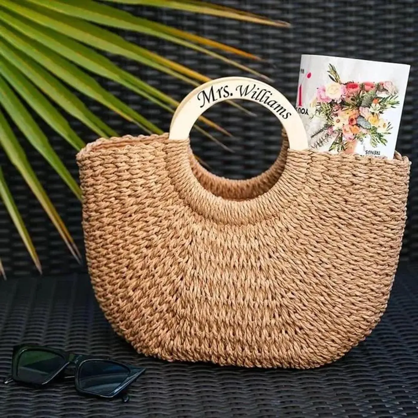 Customized Future Mrs Bag Personalized Beach Bag for Bride Bridal Party Straw Beach Bag with Wooden Handle