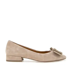Kenneth Cole Women's Atlas Flat in Mushroom